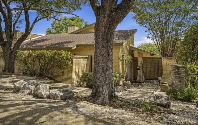 Home for sale at 3800 E Songbird Ln in San Antonio, TX — photo 4