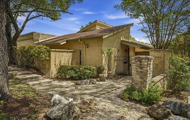 Home for sale at 3800 E Songbird Ln in San Antonio, TX — photo 5