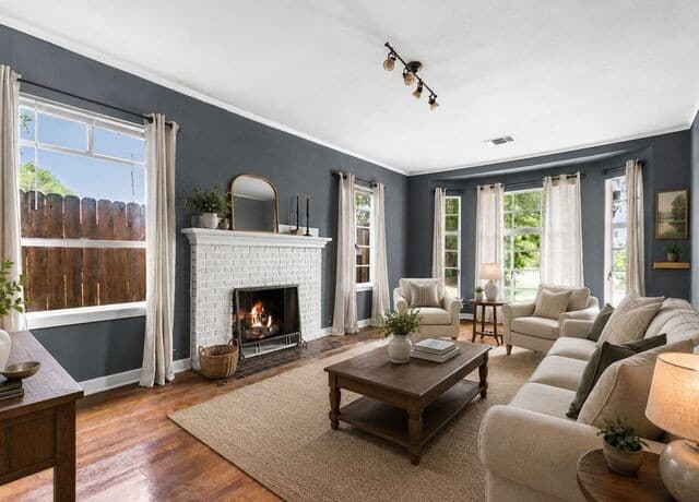 Home for sale at 507 S Palmetto Avenue in San Antonio, TX — photo 2