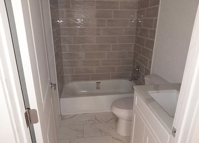 3-bedroom rental at 209 Eleanor Ave in San Antonio, TX — photo 2