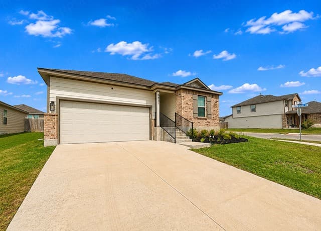 4-bedroom rental at 6851 Titan Park in Converse, TX — photo 1