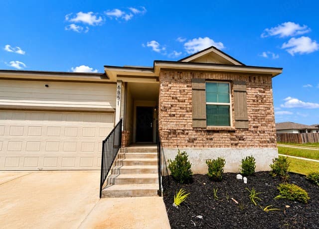 4-bedroom rental at 6851 Titan Park in Converse, TX — photo 3