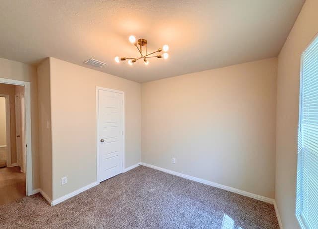 4-bedroom rental at 6851 Titan Park in Converse, TX — photo 4