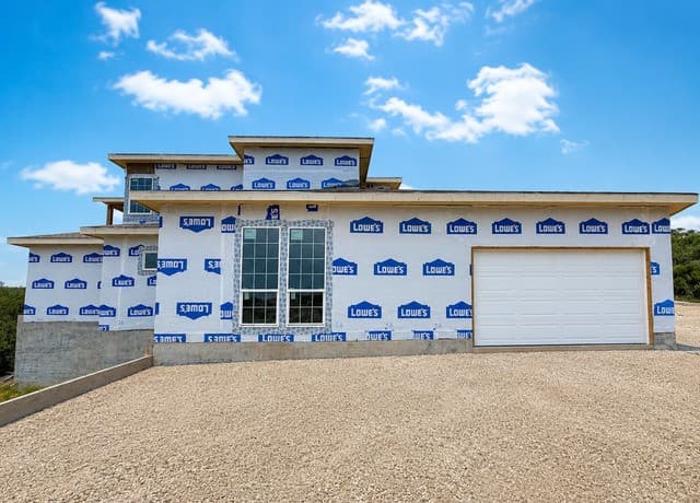 Home for sale at 1023 Private Rd 2771 in Mico, TX — photo 2