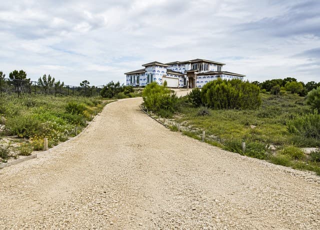 Home for sale at 1023 Private Rd 2771 in Mico, TX — photo 3