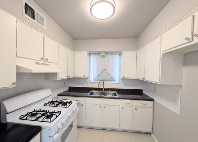 2-bedroom rental at 503 Southtrail Dr in San Antonio, TX — photo 5