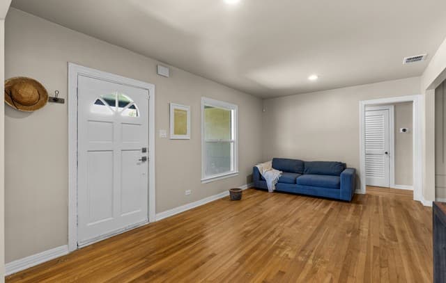 4-bedroom rental at 914 Halliday Ave in San Antonio, TX — photo 5