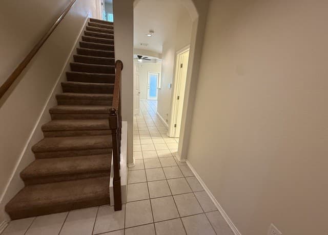 3-bedroom rental at 1427 Denver Blvd in San Antonio, TX — photo 2