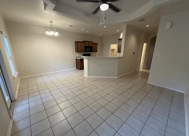 3-bedroom rental at 1427 Denver Blvd in San Antonio, TX — photo 3