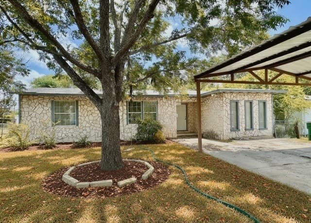 3-bedroom rental at 214 Basswood Dr in San Antonio, TX — photo 2