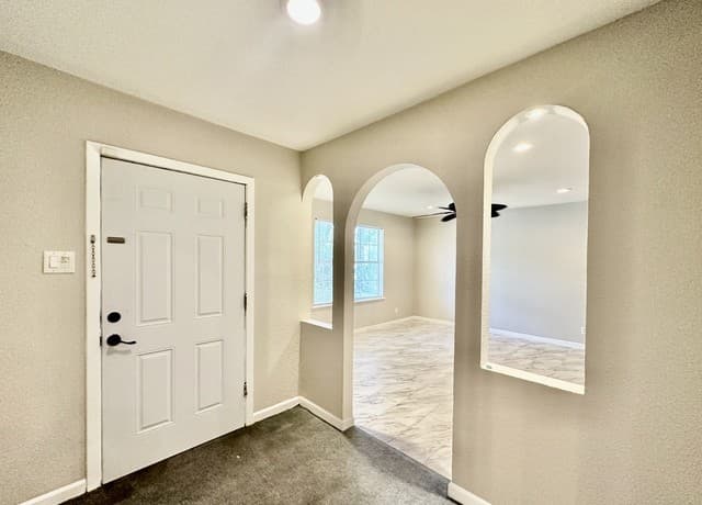 3-bedroom rental at 214 Basswood Dr in San Antonio, TX — photo 5