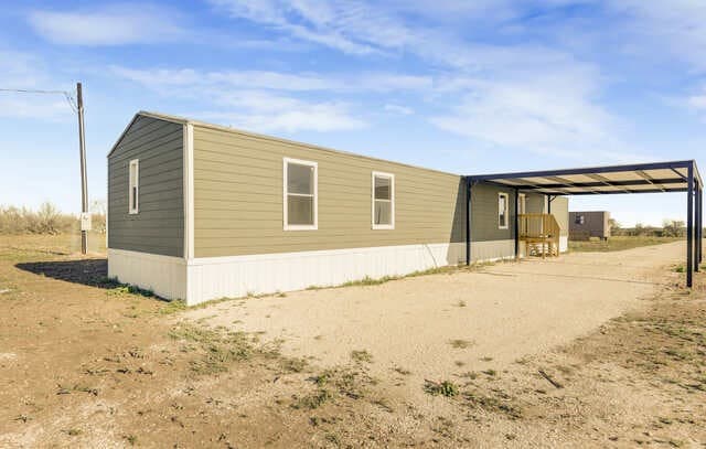 Home for sale at 2811 Cr 467 in Devine, TX — photo 1