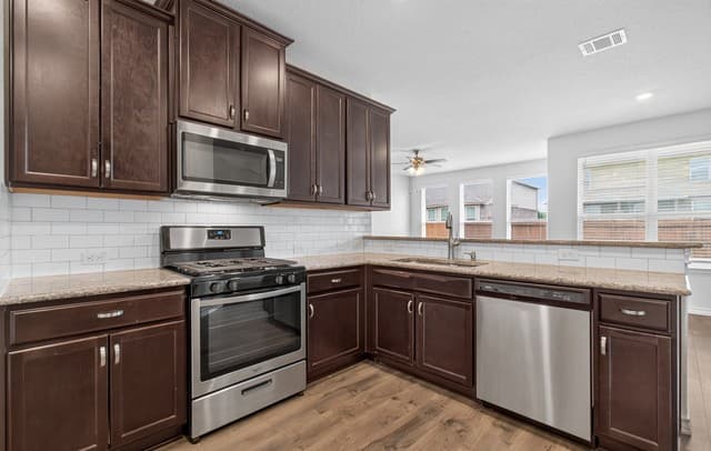 4-bedroom rental at 118 Chisel Pt in Cibolo, TX — photo 3