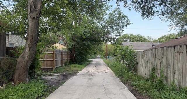1-bedroom rental at 3011 W Cesar E Chavez in San Antonio, TX — photo 4