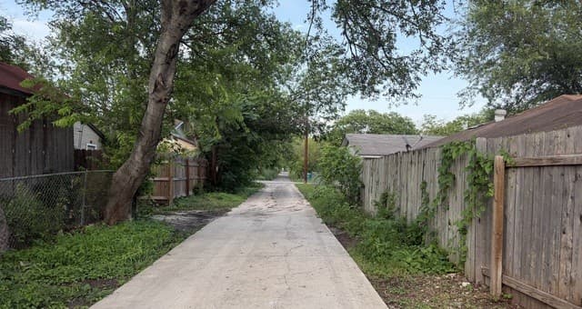 1-bedroom rental at 3011 W Cesar E Chavez in San Antonio, TX — photo 5