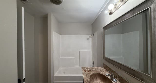 3-bedroom rental at 325 E French in San Antonio, TX — photo 5