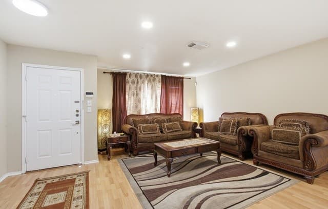 Home for sale at 30 McLennan Oak in San Antonio, TX — photo 2