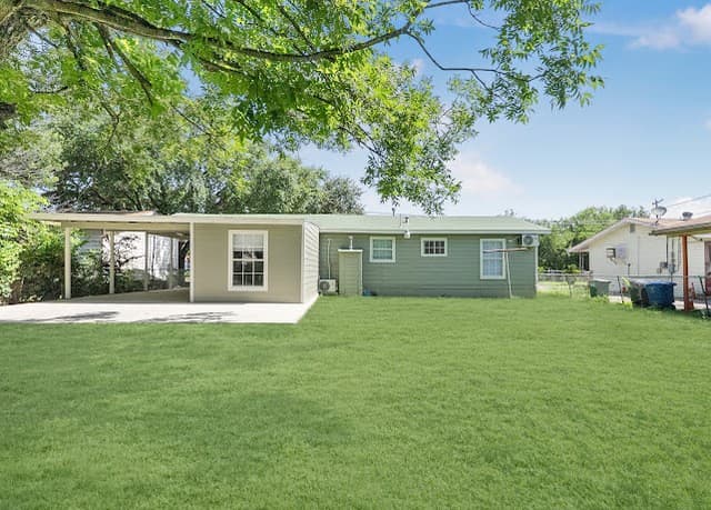 Home for sale at 910 Menefee Blvd in San Antonio, TX — photo 2