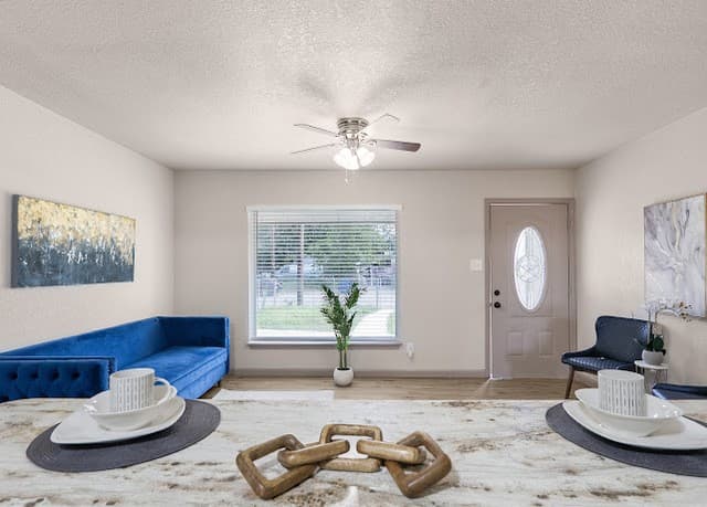 Home for sale at 910 Menefee Blvd in San Antonio, TX — photo 3