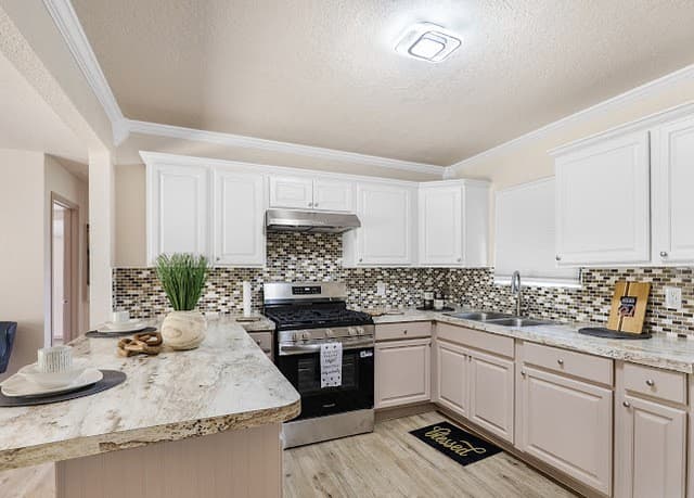 Home for sale at 910 Menefee Blvd in San Antonio, TX — photo 5