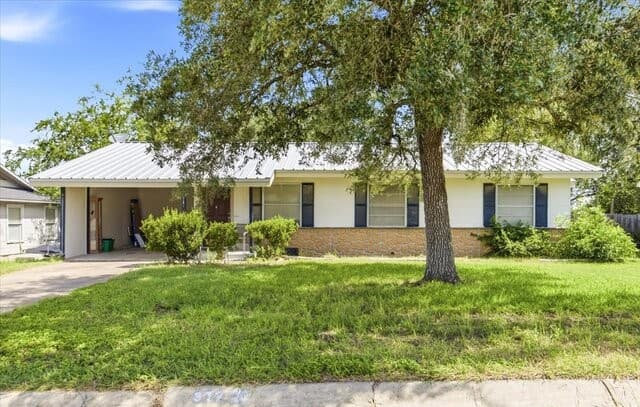 Home for sale at 319 Hackberry St in Kenedy, TX — photo 1