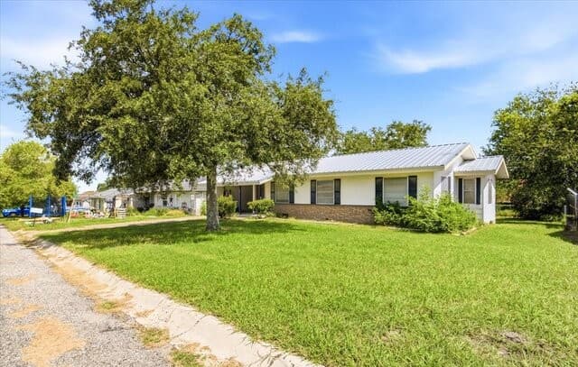 Home for sale at 319 Hackberry St in Kenedy, TX — photo 3