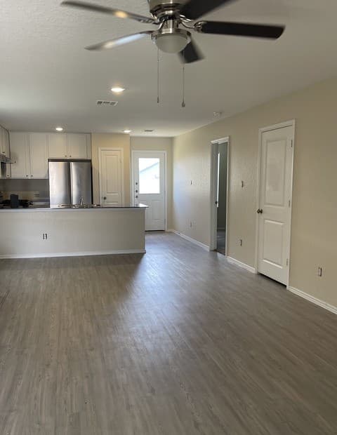 3-bedroom rental at 215 Layne Way in Marion, TX — photo 3