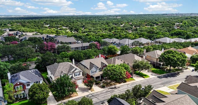 Home for sale at 2222 Cardigan Hl in San Antonio, TX — photo 4