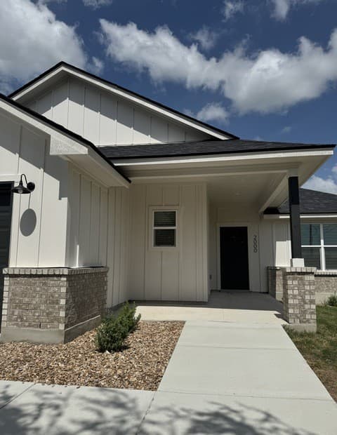 Home for sale at 2000 Owens Ave in Three Rivers, TX — photo 3