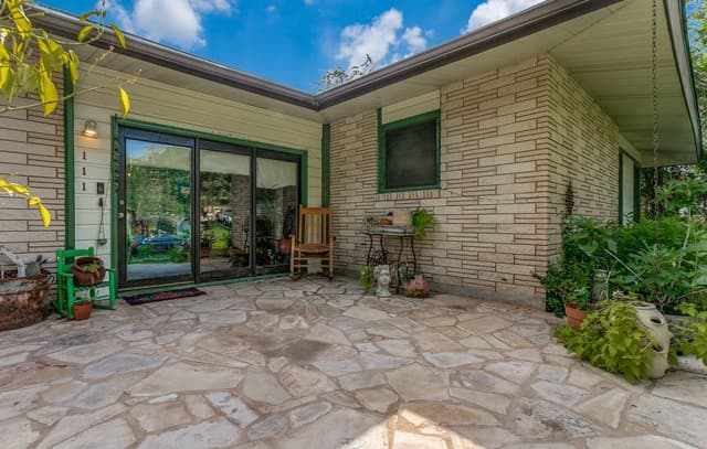 Home for sale at 111 Nobhill Dr in San Antonio, TX — photo 2