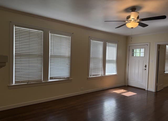 1-bedroom rental at 6711 Broadway in San Antonio, TX — photo 2