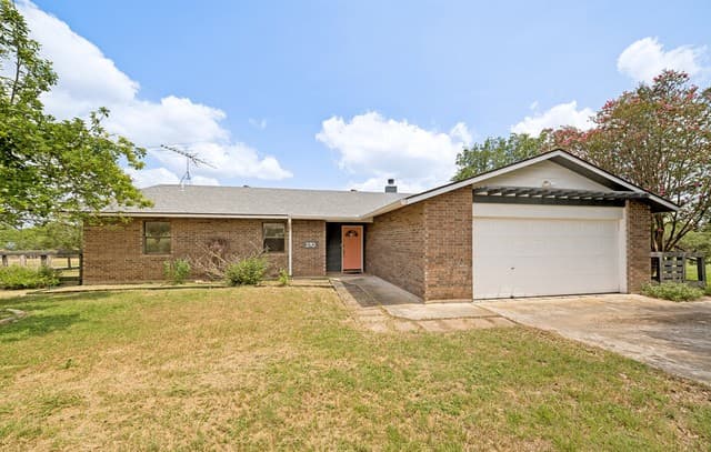 4-bedroom home for sale at 270 Briarwood Cir in Bandera TX