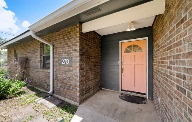 Home for sale at 270 Briarwood Cir in Bandera, TX — photo 2