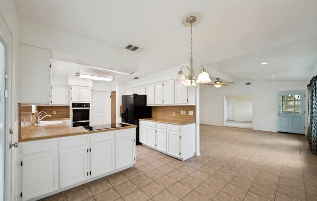 Home for sale at 270 Briarwood Cir in Bandera, TX — photo 4