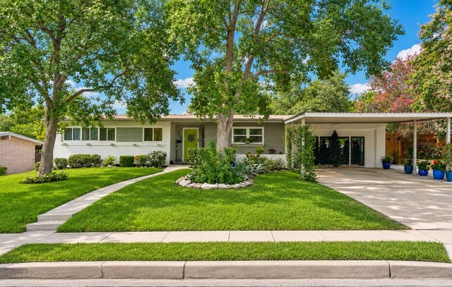 Home for sale at 250 Springwood Ln in San Antonio, TX — photo 1