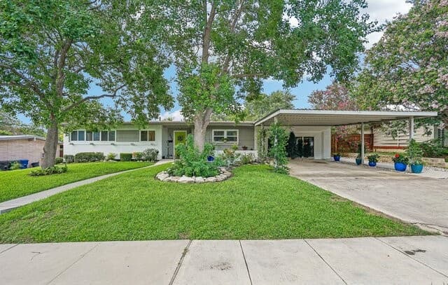Home for sale at 250 Springwood Ln in San Antonio, TX — photo 2