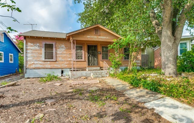 Home for sale at 1330 W Rosewood Ave in San Antonio, TX — photo 1