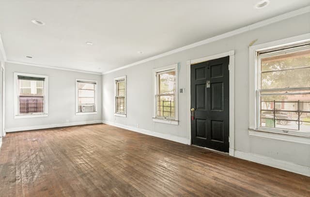 Home for sale at 1330 W Rosewood Ave in San Antonio, TX — photo 3