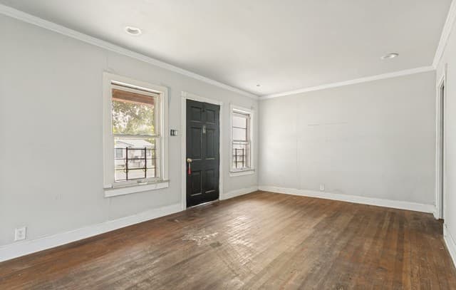 Home for sale at 1330 W Rosewood Ave in San Antonio, TX — photo 4