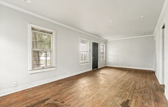 Home for sale at 1330 W Rosewood Ave in San Antonio, TX — photo 5