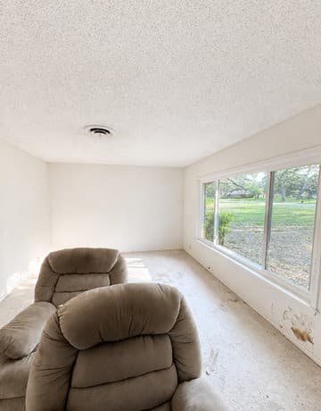 Home for sale at 26 Sunrise Dr in Pleasanton, TX — photo 3