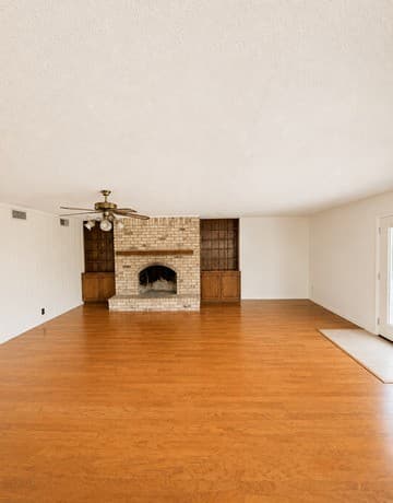Home for sale at 26 Sunrise Dr in Pleasanton, TX — photo 5