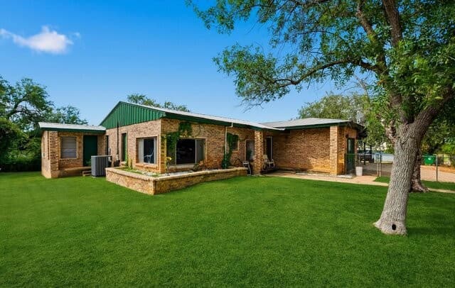 4-bedroom home for sale at 710 Storey in Cotulla TX