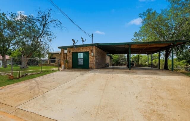 Home for sale at 710 Storey in Cotulla, TX — photo 4