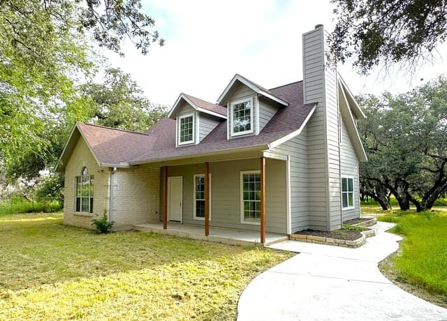 Home for sale at 1591 County Road 320 in Floresville, TX — photo 1