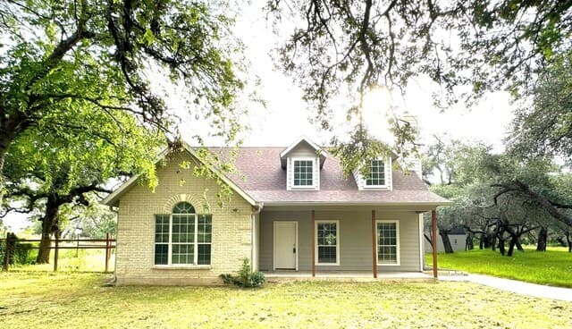 Home for sale at 1591 County Road 320 in Floresville, TX — photo 2