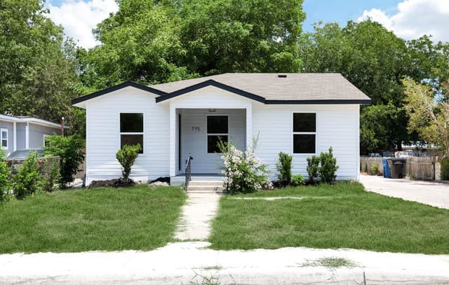 Home for sale at 775 Yucca St in San Antonio, TX — photo 1