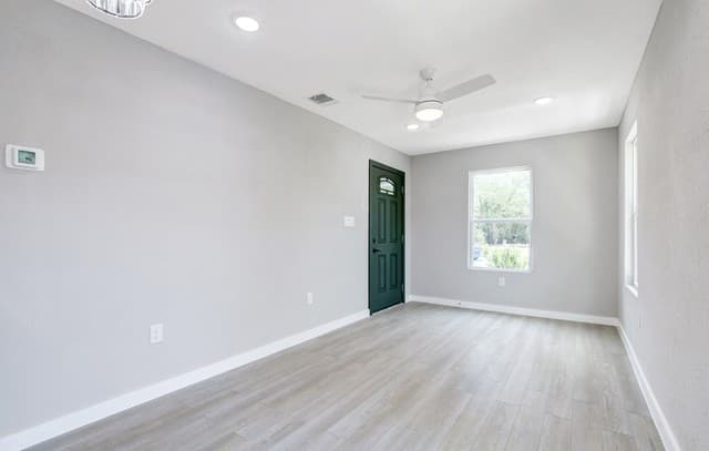 Home for sale at 775 Yucca St in San Antonio, TX — photo 4