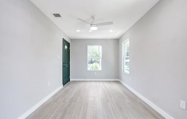 Home for sale at 775 Yucca St in San Antonio, TX — photo 5