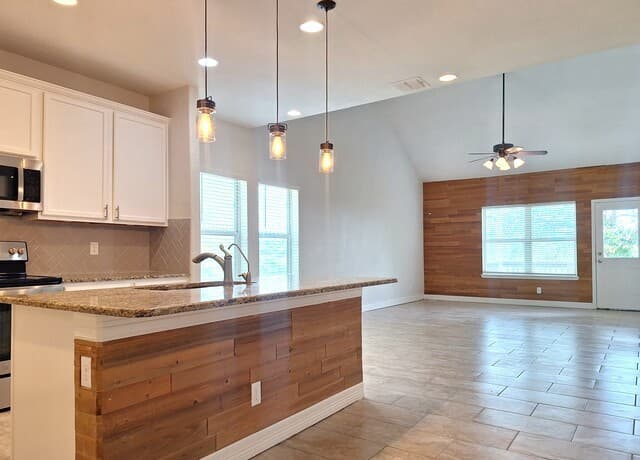 Home for sale at 5801 Devonwood St in Cibolo, TX — photo 2